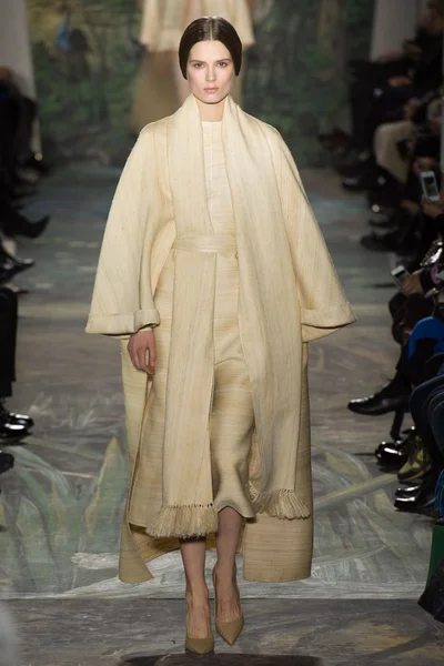 Look 15